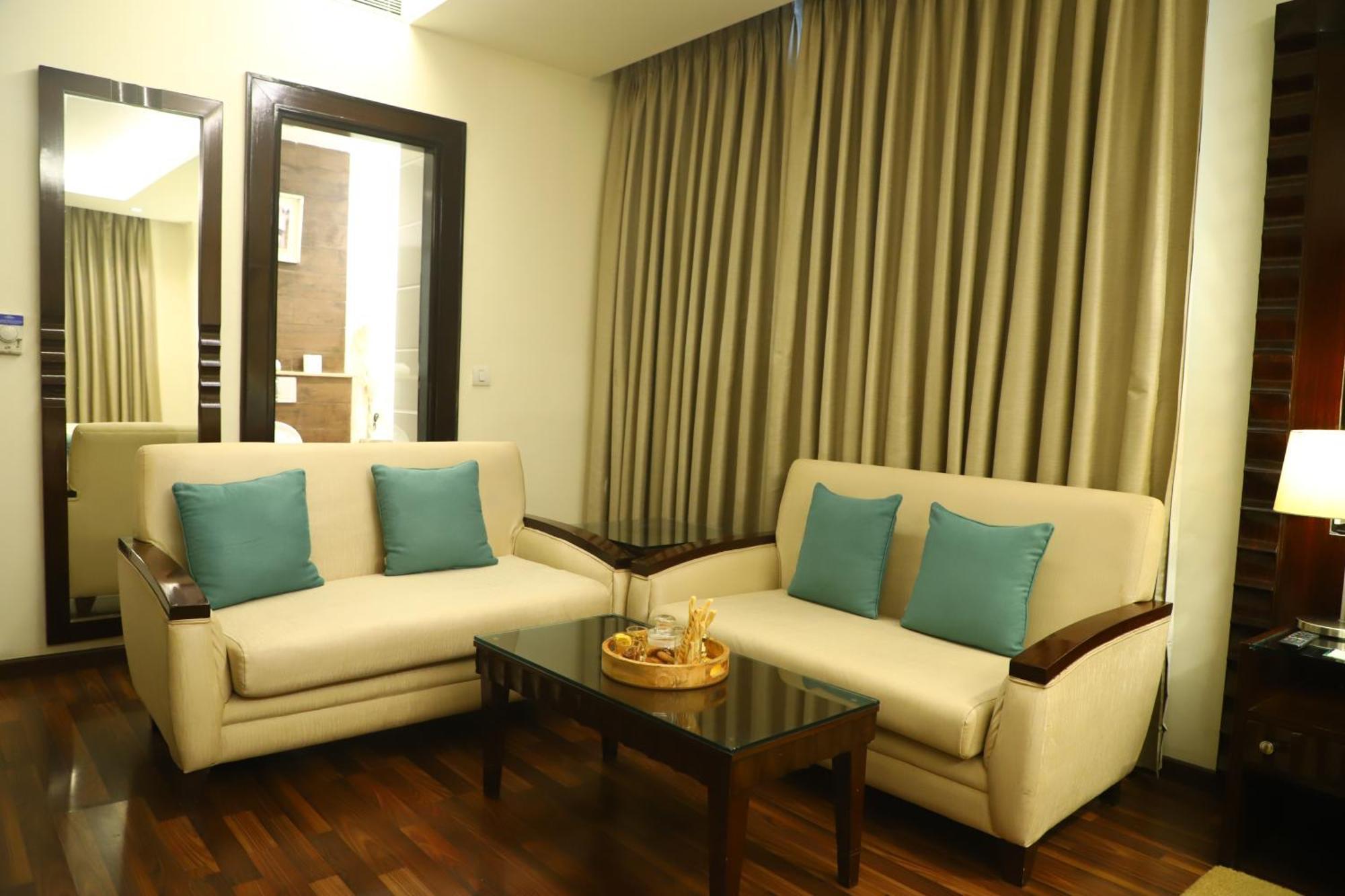 Hotel Deventure Sarovar Portico Kapashera, New 4*