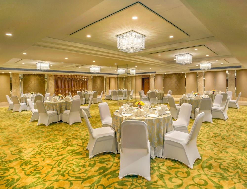 Deventure Sarovar Portico Kapashera, New 4*