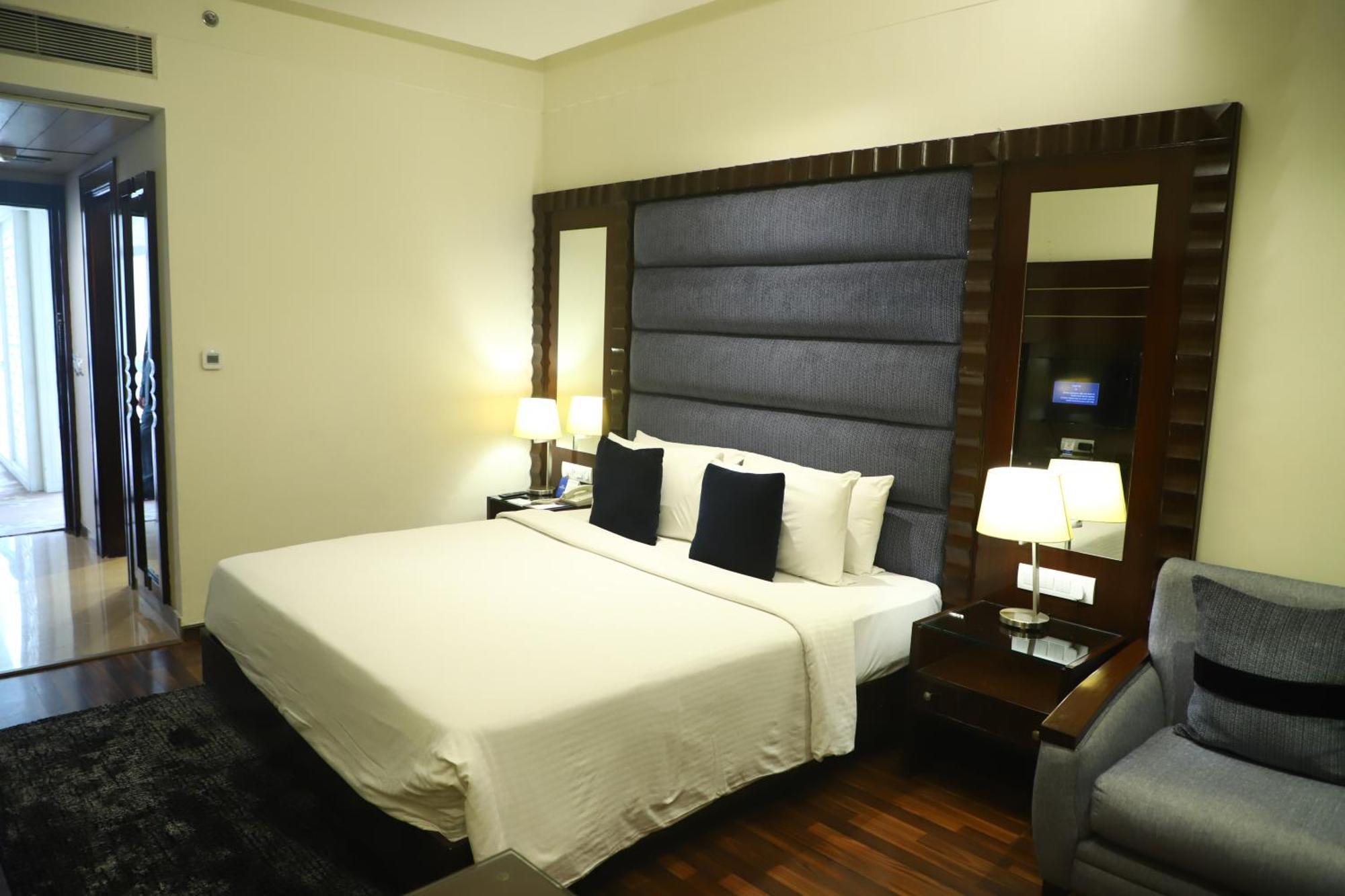 Deventure Sarovar Portico Kapashera, New Hotel 4*
