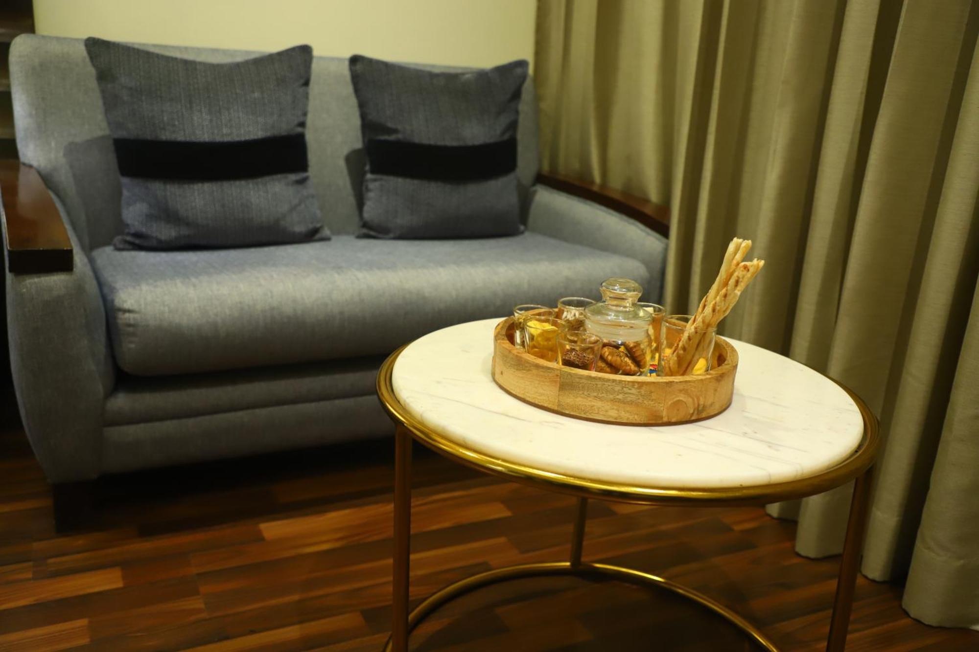 Hotel Deventure Sarovar Portico Kapashera, New