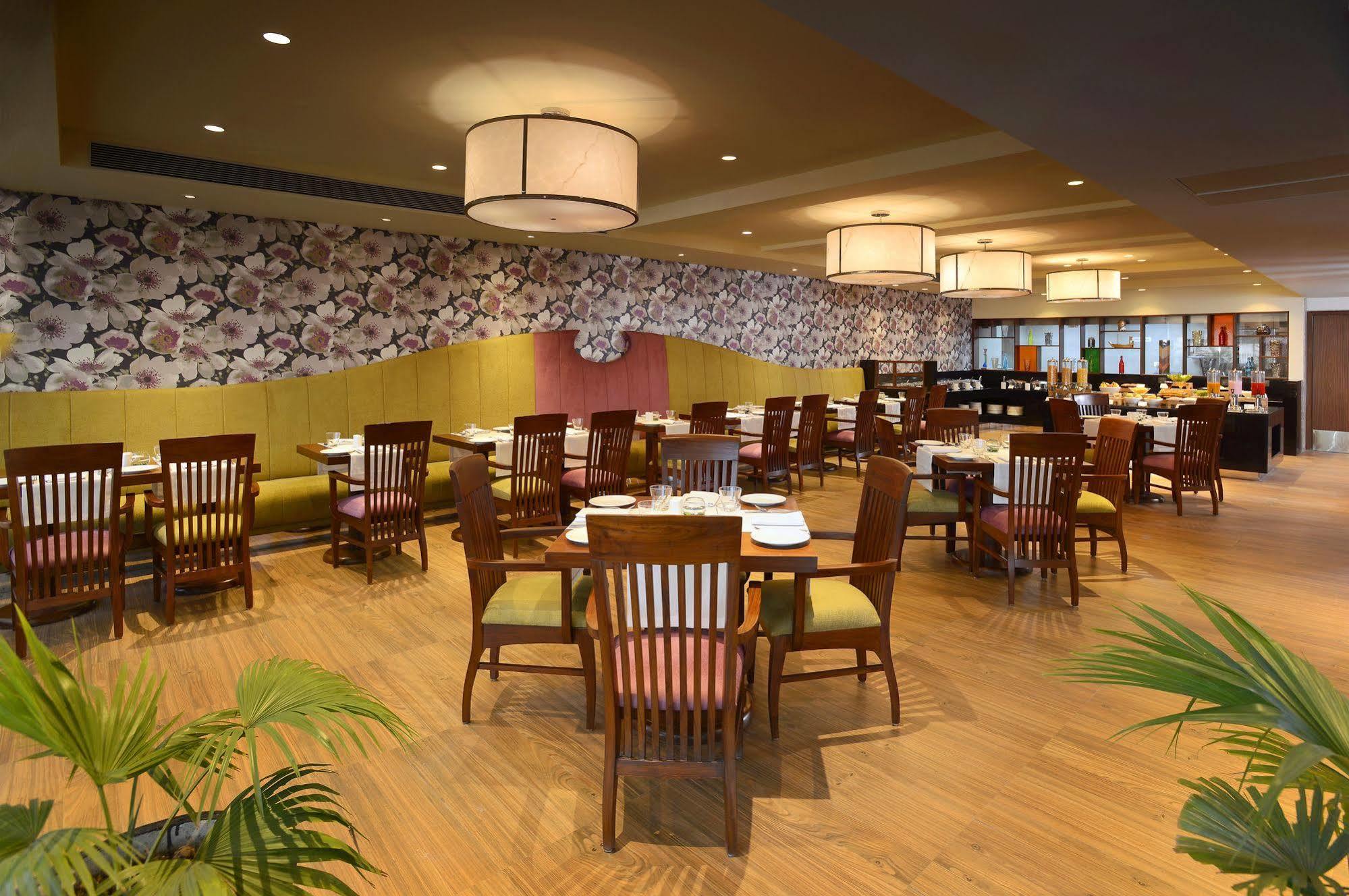 Deventure Sarovar Portico Kapashera, New 4* Delhi (National Capital Territory of India)