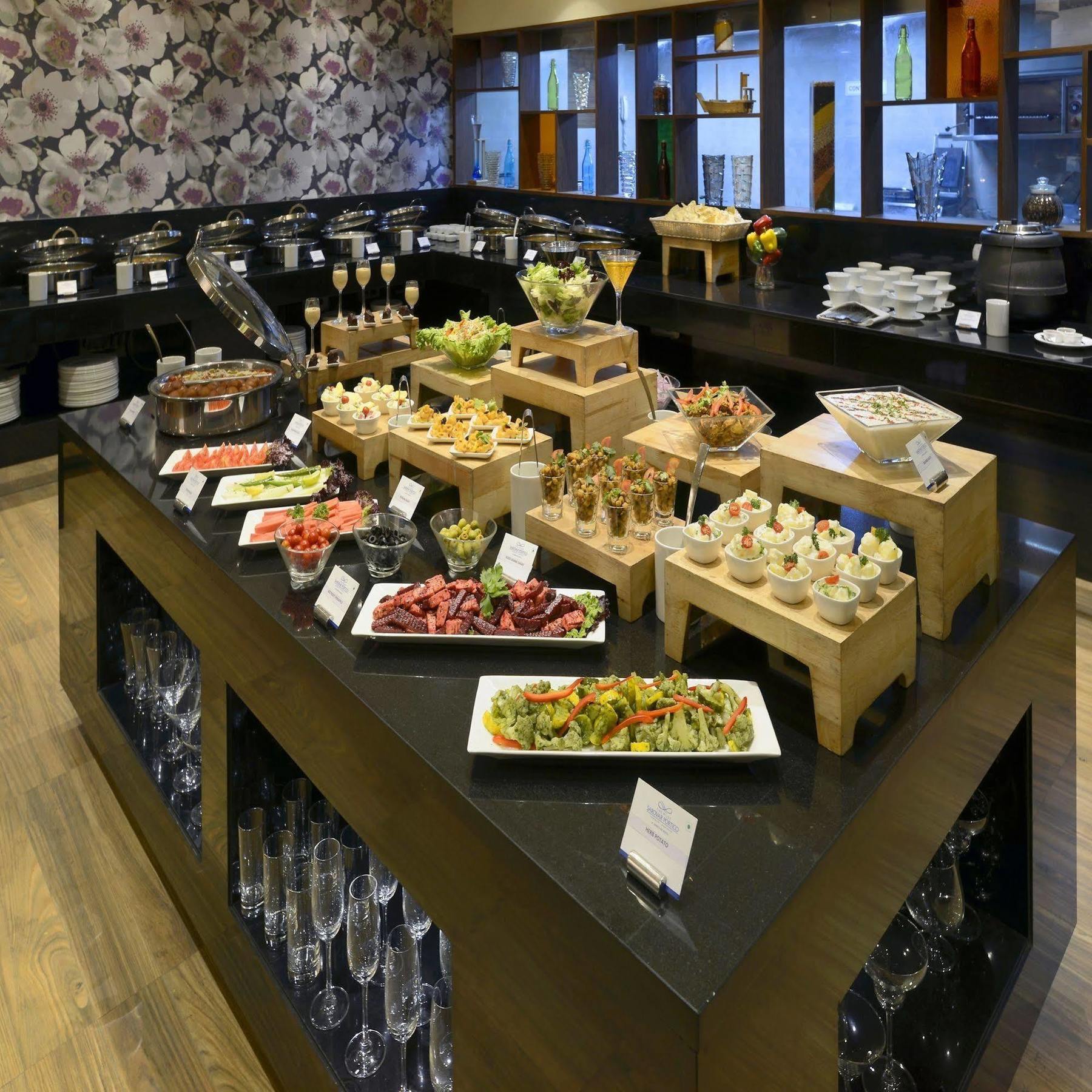 Deventure Sarovar Portico Kapashera, New 4* Delhi (National Capital Territory of India)