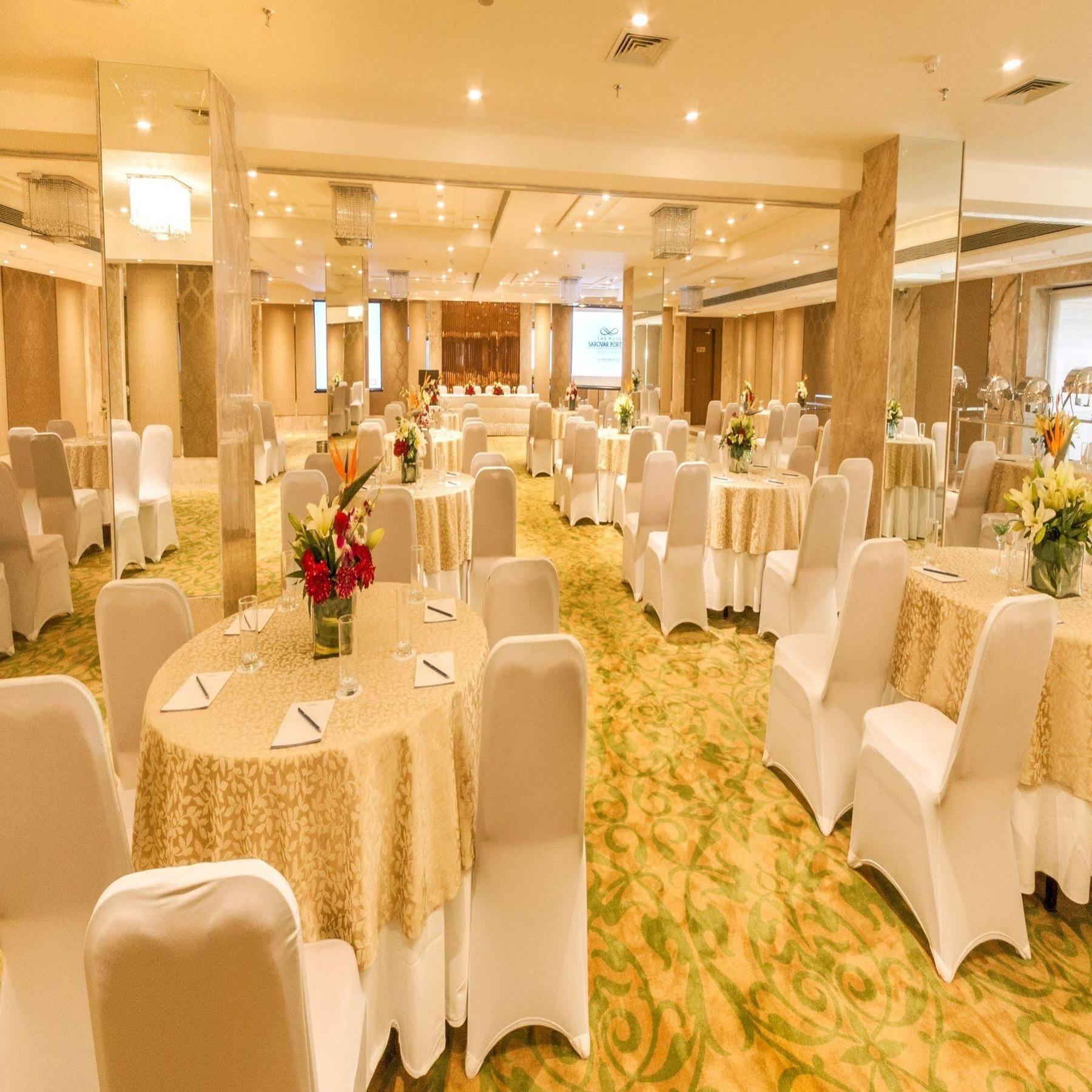 Hotel Deventure Sarovar Portico Kapashera, New 4*