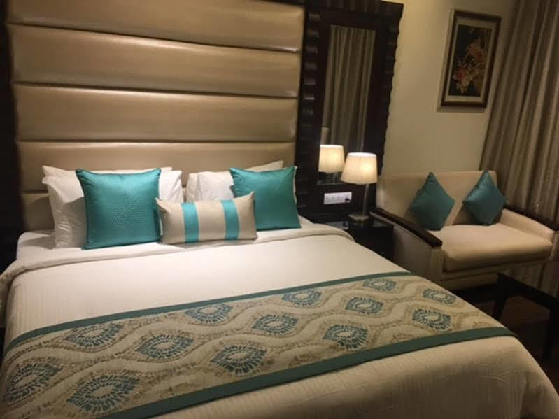 Deventure Sarovar Portico Kapashera, New 4*